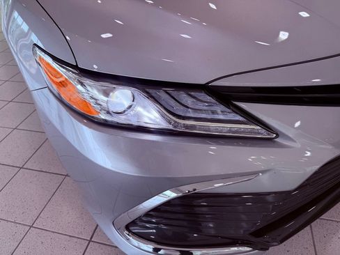 Used 2022 Toyota Camry XLE FWD image 13