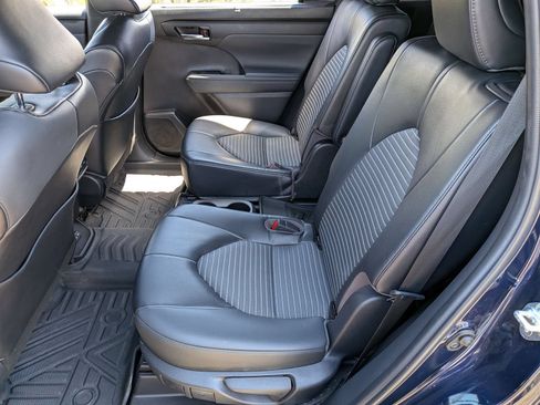 Used 2023 Toyota Highlander XSE FWD image 24
