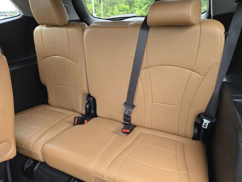 Used 2018 Buick Enclave Premium w/ Experience Buick Package FWD image 19