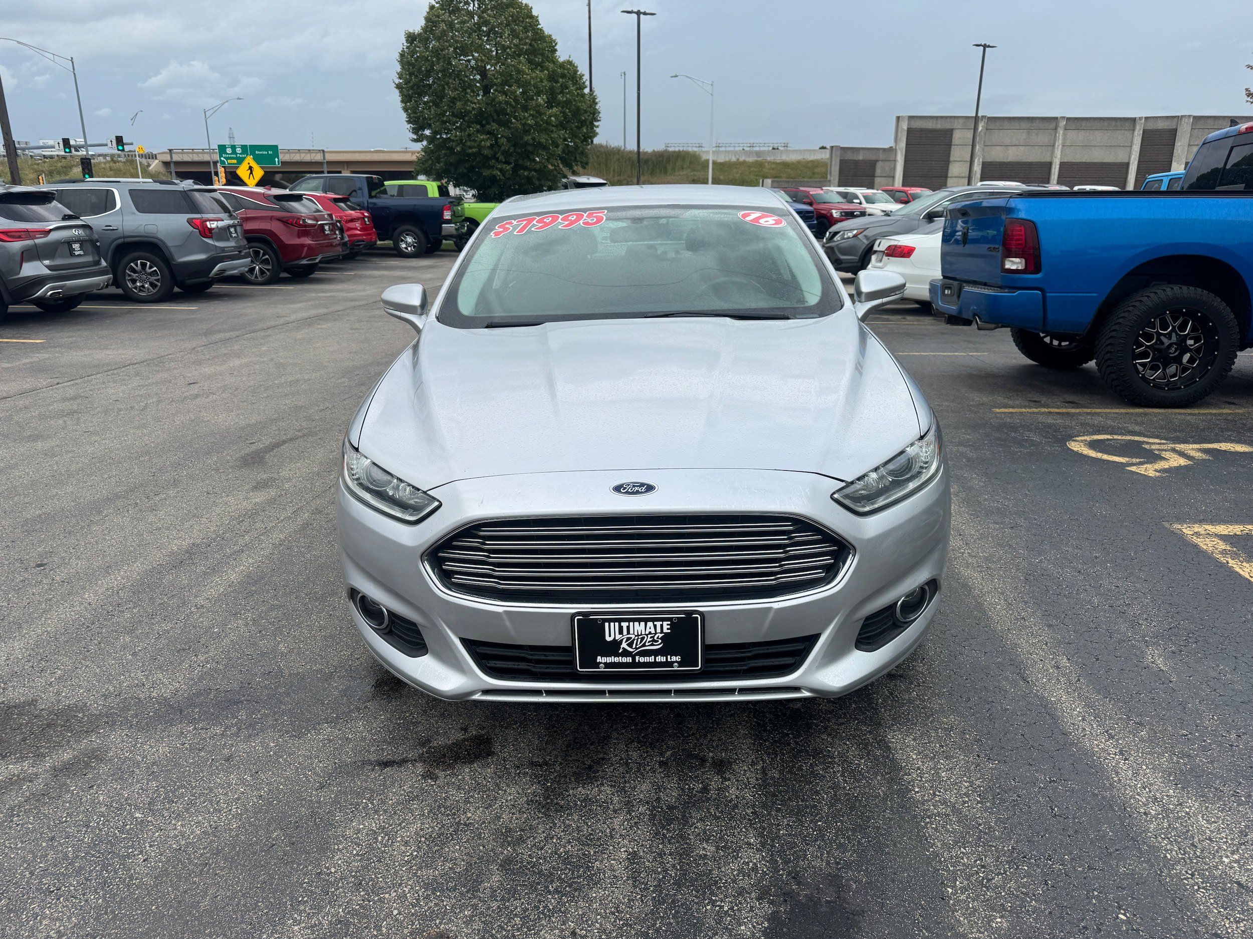 Used 2016 Ford Fusion SE FWD image 2
