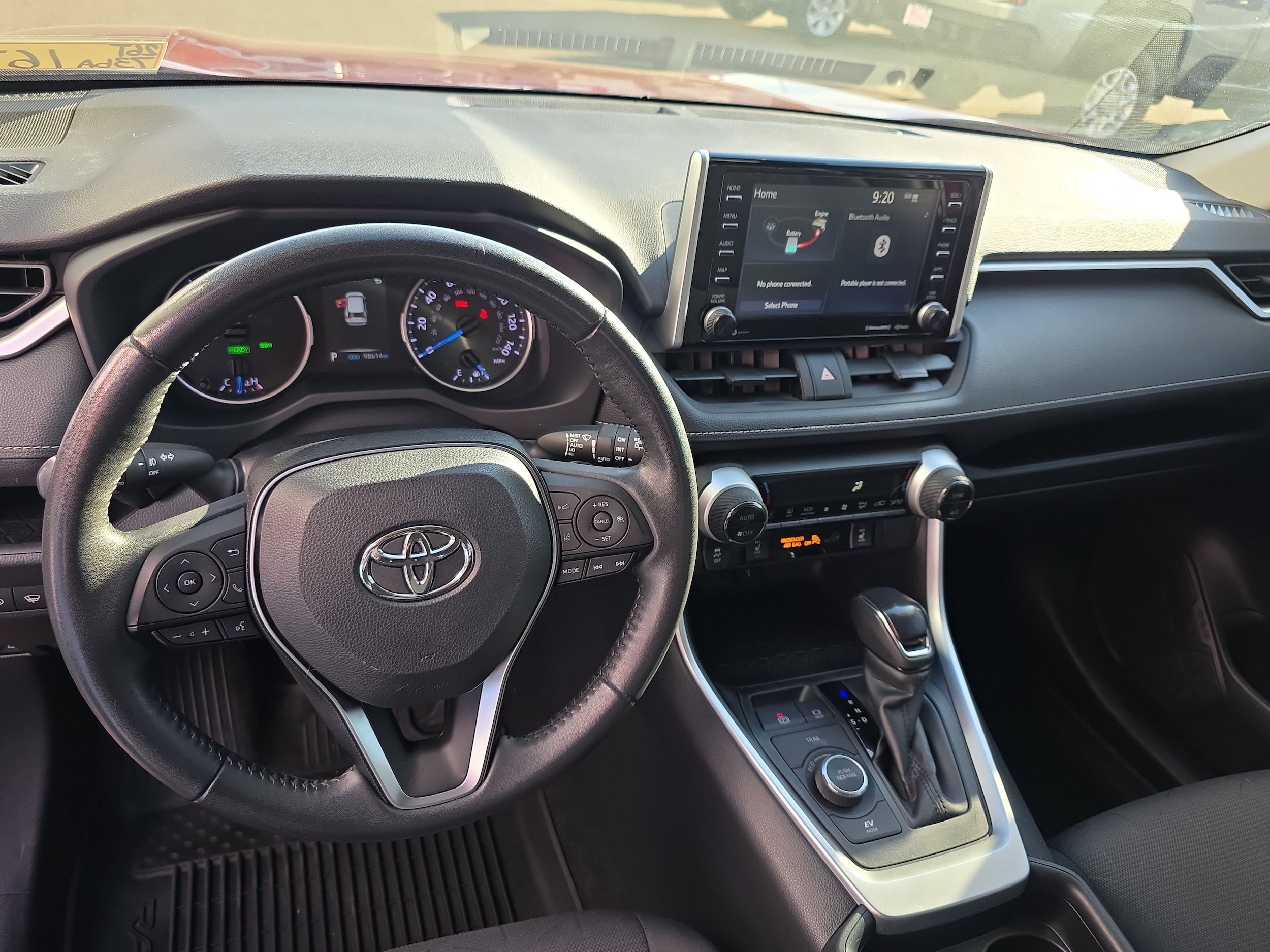 Used 2021 Toyota RAV4 XLE w/ Convenience Package AWD/4WD image 3