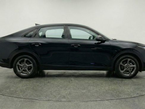 Used 2025 Kia K4 LXS image 11