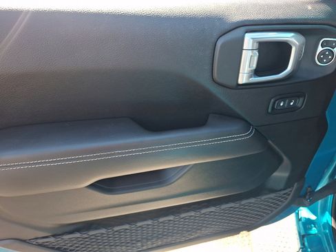 Used 2020 Jeep Wrangler Unlimited Sahara image 22