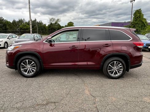 Used 2018 Toyota Highlander XLE AWD/4WD image 8