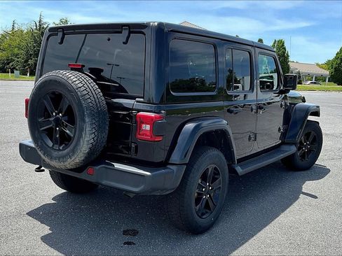 Used 2022 Jeep Wrangler Unlimited Sahara AWD/4WD image 4