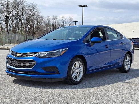 Used 2017 Chevrolet Cruze LT w/ Convenience Package image 6