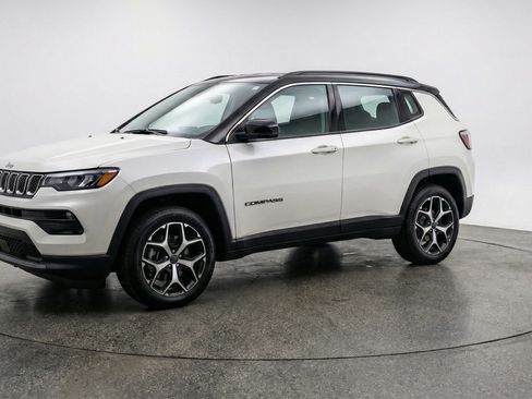 Used 2025 Jeep Compass Limited AWD/4WD image 3