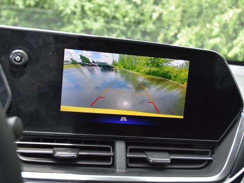 Used 2025 Chevrolet Trax ACTIV w/ Sunroof Package FWD image 23