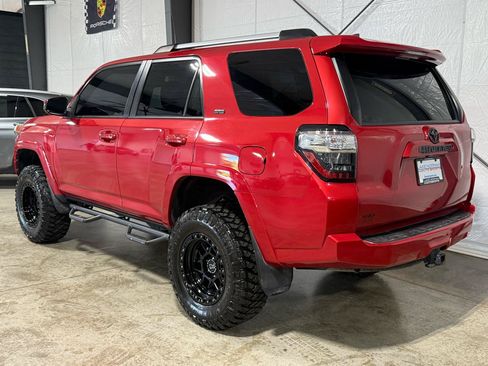 Used 2020 Toyota 4Runner SR5 AWD/4WD image 4