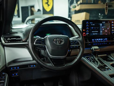 Used 2024 Toyota Sienna XSE w/ XSE Plus Package FWD image 16