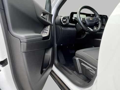 Used 2026 Chevrolet Equinox LT w/ Safety and Technology Package FWD image 18