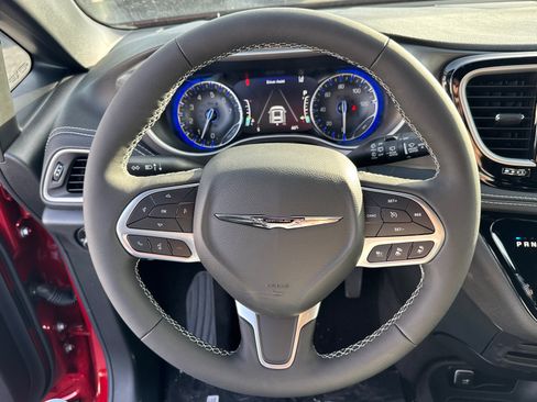 New 2026 Chrysler Pacifica Select image 15