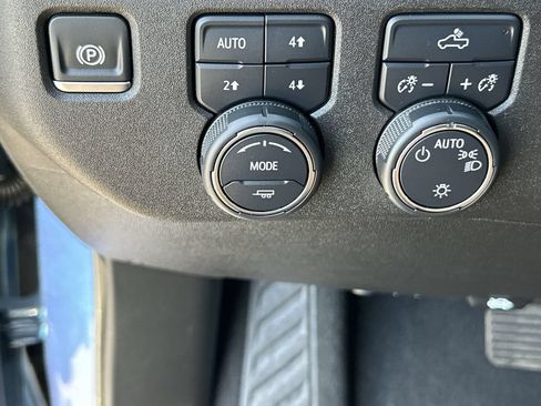 Used 2024 Chevrolet Silverado 1500 LT AWD/4WD image 18