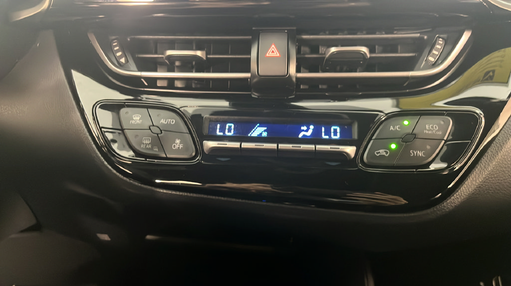 Used 2019 Toyota C-HR LE FWD image 31