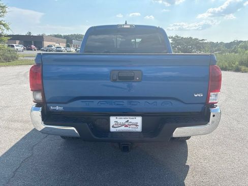 Used 2018 Toyota Tacoma TRD Off-Road AWD/4WD image 6