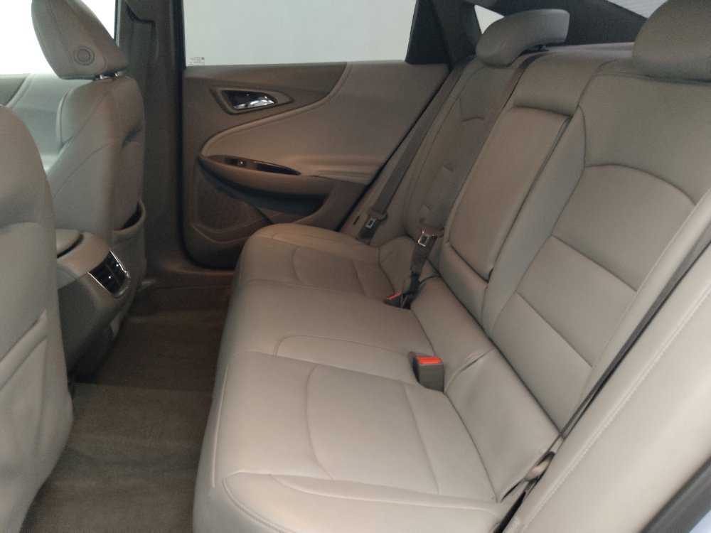 Used 2017 Chevrolet Malibu LT w/ Leather Package FWD image 18