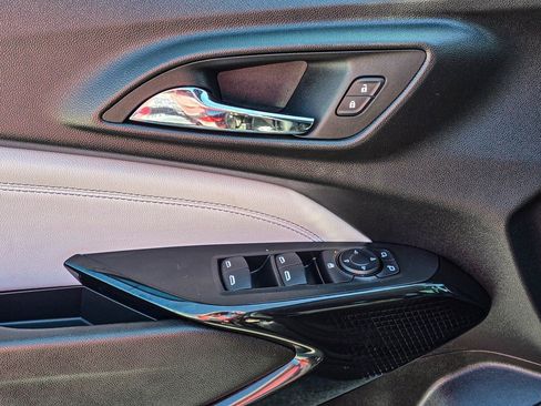 Certified 2025 Chevrolet Trax LT image 13