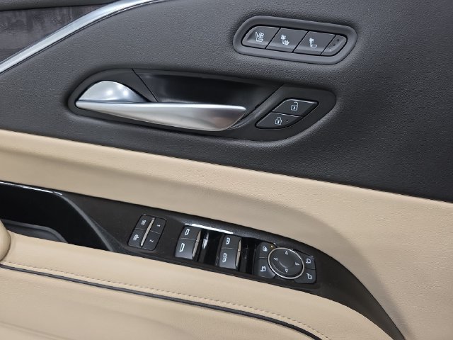 Used 2023 Cadillac Escalade ESV Premium Luxury w/ LPO, Floor Liner Package AWD/4WD image 28