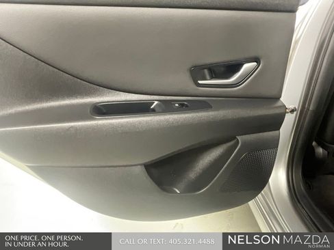 Used 2023 Hyundai Elantra Limited FWD image 18