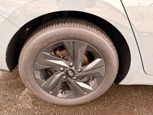 Used 2022 Hyundai Elantra SEL image 40