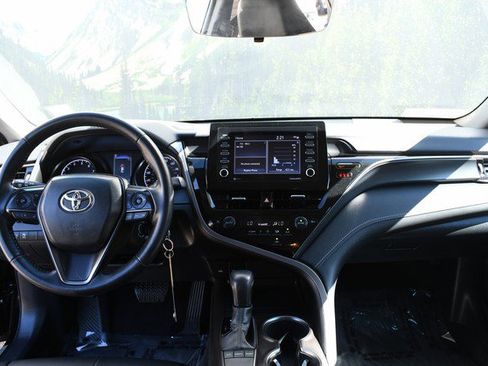 Certified 2022 Toyota Camry SE image 18