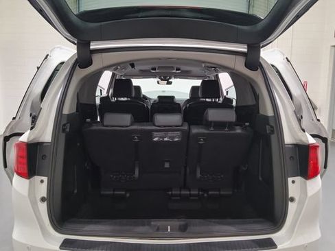Used 2023 Honda Odyssey Touring image 12