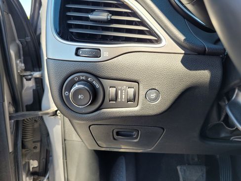 Used 2019 Jeep Cherokee Limited FWD image 24
