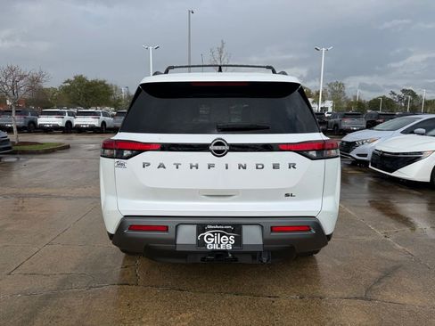 New 2026 Nissan Pathfinder SL image 4