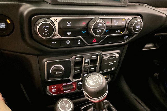 Used 2023 Jeep Gladiator Mojave w/ LED Lighting Group AWD/4WD image 31