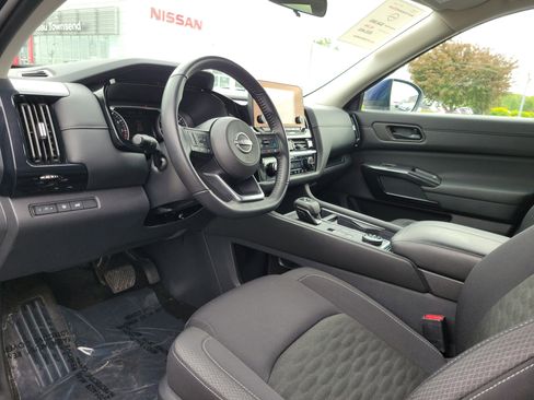 Used 2025 Nissan Pathfinder SV AWD/4WD image 19