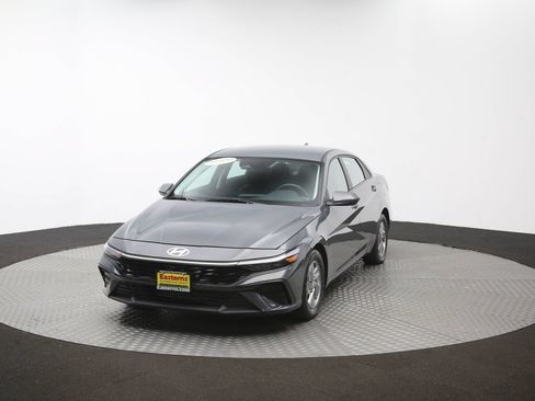 Used 2024 Hyundai Elantra SE FWD image 52