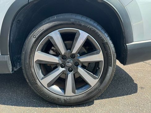 Used 2025 Honda Pilot Touring image 11