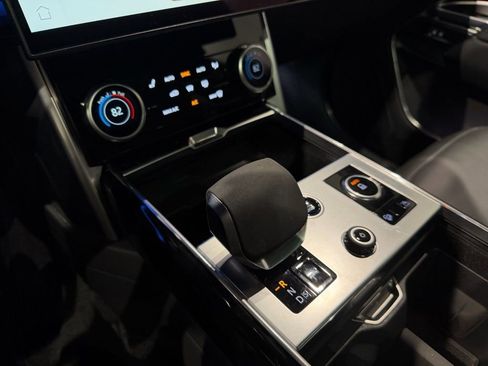 Used 2023 Land Rover Range Rover Long Wheelbase SE image 15