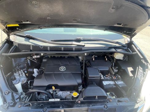 Used 2014 Toyota Sienna LE image 23