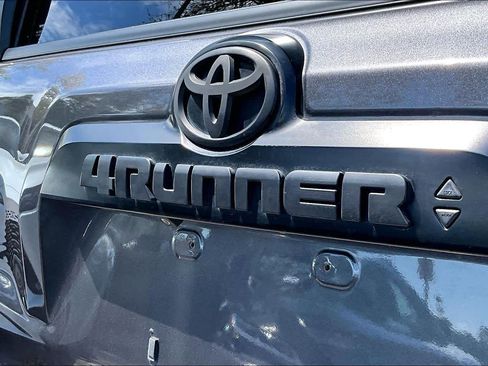 Used 2021 Toyota 4Runner TRD Off-Road Premium AWD/4WD image 10
