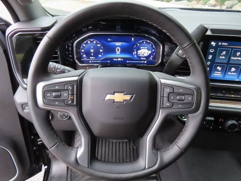 Used 2025 Chevrolet Silverado 1500 LT image 17