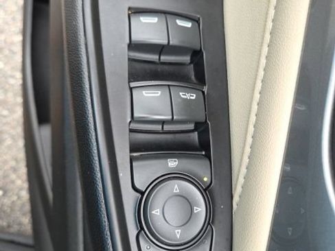Used 2022 Chevrolet Traverse LT AWD/4WD image 45