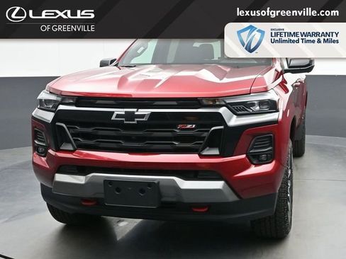 Used 2025 Chevrolet Colorado Z71 w/ Technology Package AWD/4WD image 3