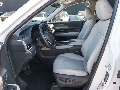 Certified 2024 Toyota Grand Highlander FWD image 21