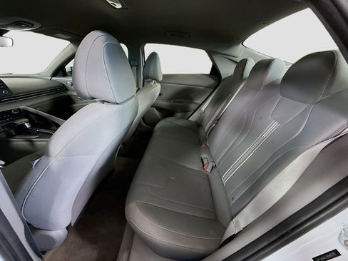 Used 2021 Hyundai Elantra SEL image 25