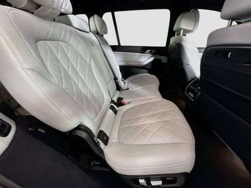Used 2023 BMW X7 xDrive40i w/ Parking Assistance Package AWD/4WD image 27