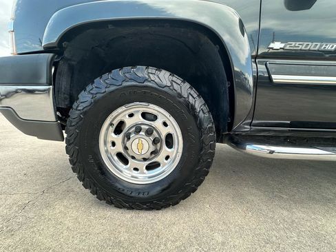 Used 2004 Chevrolet Silverado 2500 LT w/ Skid Plate Package AWD/4WD image 13