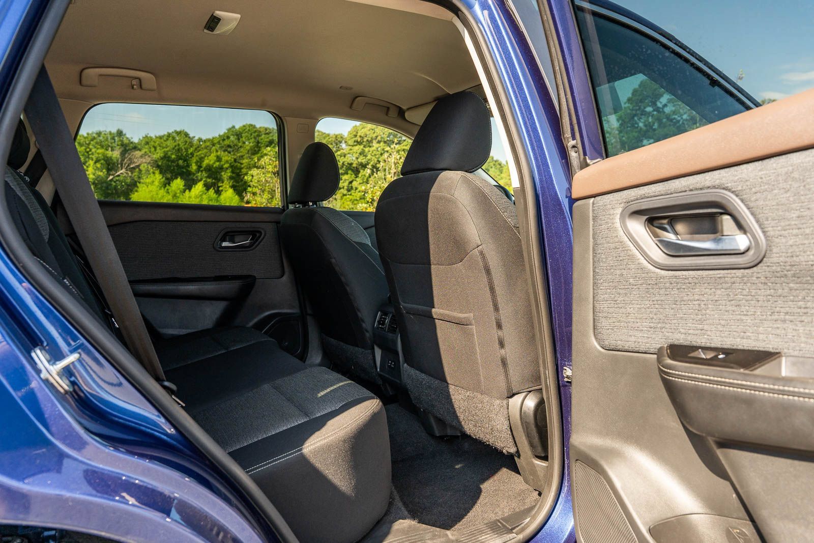 Used 2023 Nissan Rogue SV FWD image 13