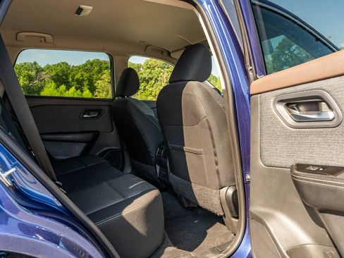 Used 2023 Nissan Rogue SV FWD image 13