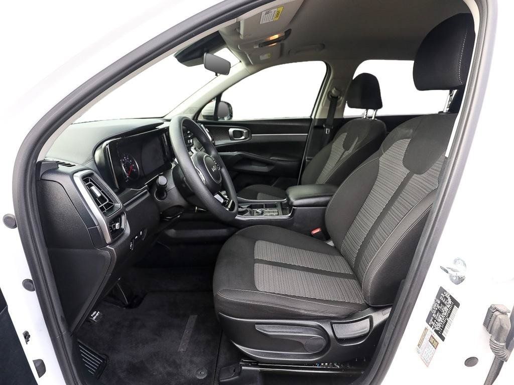 Used 2023 Kia Sorento LX FWD image 13