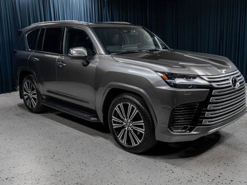 Used 2026 Lexus LX 600 4WD w/ Luxury Package image 3