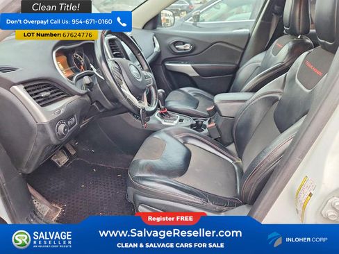 Used 2017 Jeep Cherokee Trailhawk AWD/4WD image 9