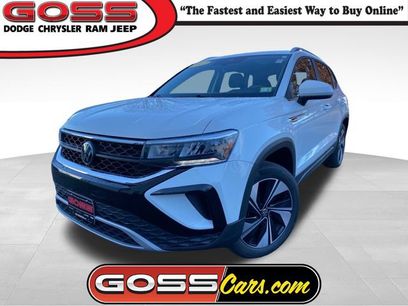 Used 2023 Volkswagen Taos SE w/ Panoramic Sunroof Package