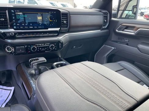 Used 2024 Chevrolet Silverado 1500 High Country w/ High Country Premium Package image 11
