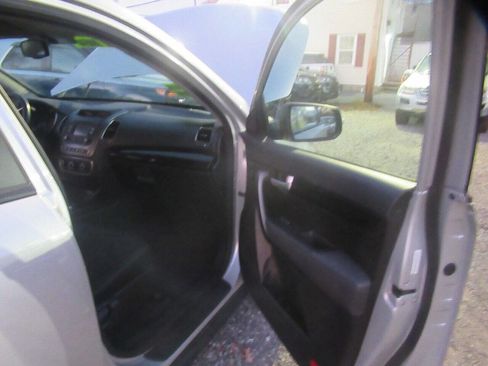 Used 2015 Kia Sorento LX image 27